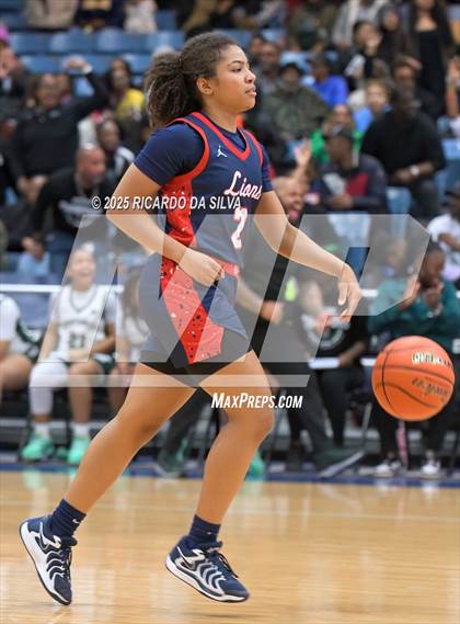 Thumbnail 1 in Alief Taylor vs. Fort Bend Hightower (UIL 6A D2 Basketball Regional Final) photogallery.