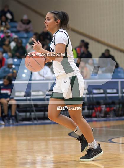Thumbnail 1 in Alief Taylor vs. Fort Bend Hightower (UIL 6A D2 Basketball Regional Final) photogallery.
