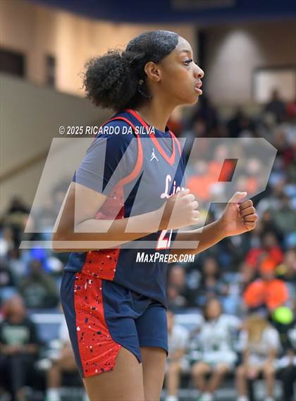 Thumbnail 2 in Alief Taylor vs. Fort Bend Hightower (UIL 6A D2 Basketball Regional Final) photogallery.