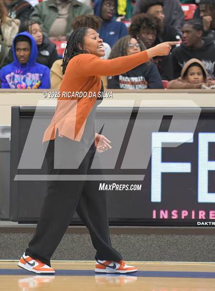 Thumbnail 1 in Alief Taylor vs. Fort Bend Hightower (UIL 6A D2 Basketball Regional Final) photogallery.
