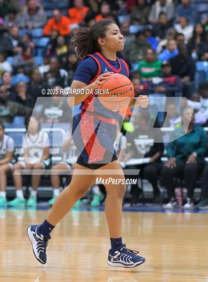 Thumbnail 1 in Alief Taylor vs. Fort Bend Hightower (UIL 6A D2 Basketball Regional Final) photogallery.