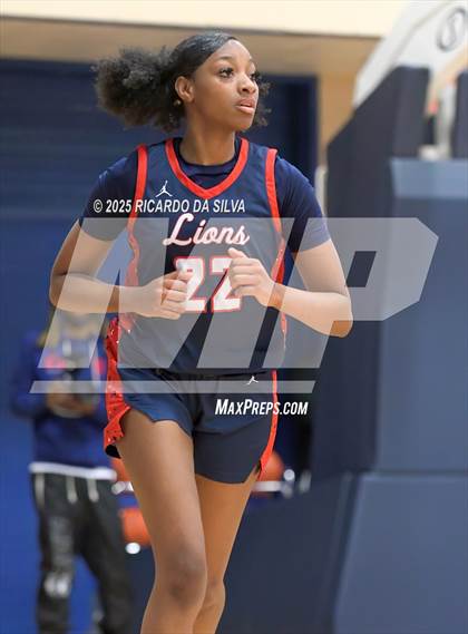 Thumbnail 2 in Alief Taylor vs. Fort Bend Hightower (UIL 6A D2 Basketball Regional Final) photogallery.