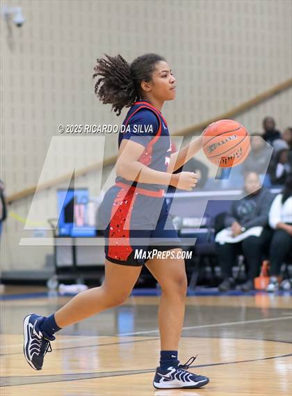 Thumbnail 3 in Alief Taylor vs. Fort Bend Hightower (UIL 6A D2 Basketball Regional Final) photogallery.