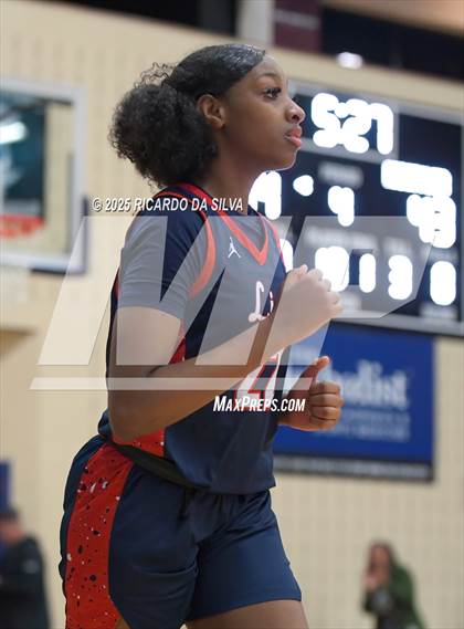 Thumbnail 1 in Alief Taylor vs. Fort Bend Hightower (UIL 6A D2 Basketball Regional Final) photogallery.