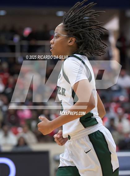 Thumbnail 2 in Alief Taylor vs. Fort Bend Hightower (UIL 6A D2 Basketball Regional Final) photogallery.