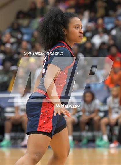 Thumbnail 3 in Alief Taylor vs. Fort Bend Hightower (UIL 6A D2 Basketball Regional Final) photogallery.
