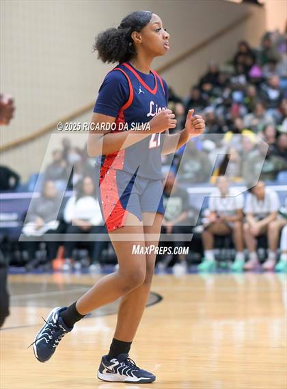 Thumbnail 1 in Alief Taylor vs. Fort Bend Hightower (UIL 6A D2 Basketball Regional Final) photogallery.