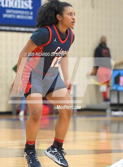 Thumbnail 3 in Alief Taylor vs. Fort Bend Hightower (UIL 6A D2 Basketball Regional Final) photogallery.