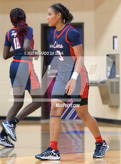 Thumbnail 2 in Alief Taylor vs. Fort Bend Hightower (UIL 6A D2 Basketball Regional Final) photogallery.