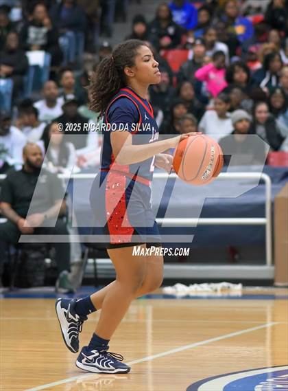Thumbnail 3 in Alief Taylor vs. Fort Bend Hightower (UIL 6A D2 Basketball Regional Final) photogallery.