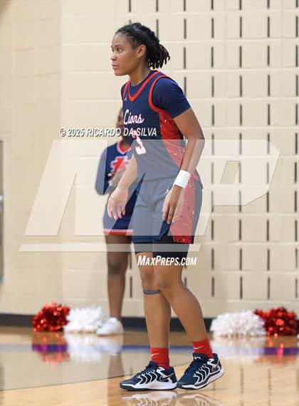 Thumbnail 1 in Alief Taylor vs. Fort Bend Hightower (UIL 6A D2 Basketball Regional Final) photogallery.