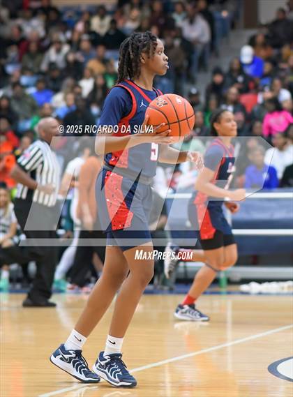 Thumbnail 3 in Alief Taylor vs. Fort Bend Hightower (UIL 6A D2 Basketball Regional Final) photogallery.