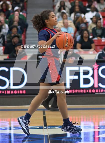 Thumbnail 2 in Alief Taylor vs. Fort Bend Hightower (UIL 6A D2 Basketball Regional Final) photogallery.