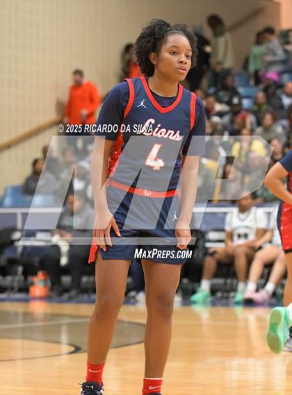 Thumbnail 3 in Alief Taylor vs. Fort Bend Hightower (UIL 6A D2 Basketball Regional Final) photogallery.
