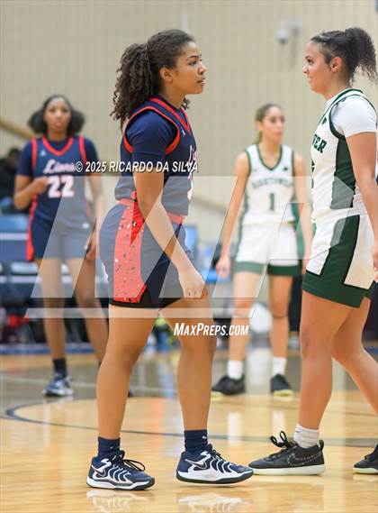 Thumbnail 2 in Alief Taylor vs. Fort Bend Hightower (UIL 6A D2 Basketball Regional Final) photogallery.
