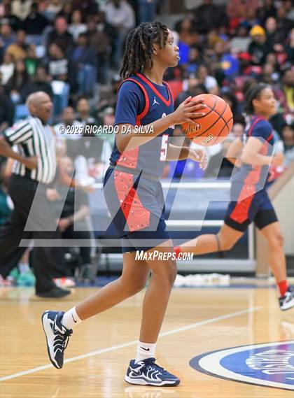 Thumbnail 1 in Alief Taylor vs. Fort Bend Hightower (UIL 6A D2 Basketball Regional Final) photogallery.