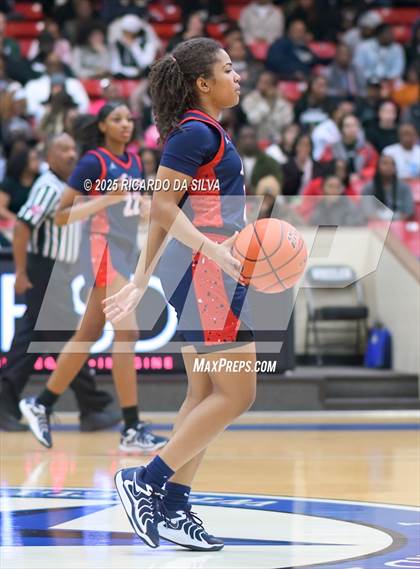 Thumbnail 1 in Alief Taylor vs. Fort Bend Hightower (UIL 6A D2 Basketball Regional Final) photogallery.