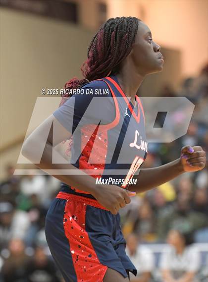 Thumbnail 2 in Alief Taylor vs. Fort Bend Hightower (UIL 6A D2 Basketball Regional Final) photogallery.