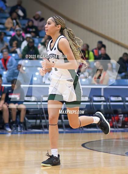 Thumbnail 3 in Alief Taylor vs. Fort Bend Hightower (UIL 6A D2 Basketball Regional Final) photogallery.