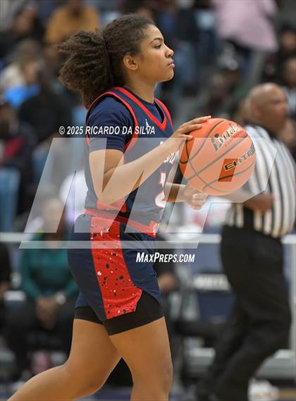 Thumbnail 3 in Alief Taylor vs. Fort Bend Hightower (UIL 6A D2 Basketball Regional Final) photogallery.