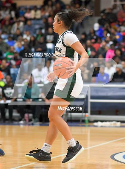 Thumbnail 1 in Alief Taylor vs. Fort Bend Hightower (UIL 6A D2 Basketball Regional Final) photogallery.