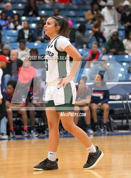 Thumbnail 2 in Alief Taylor vs. Fort Bend Hightower (UIL 6A D2 Basketball Regional Final) photogallery.