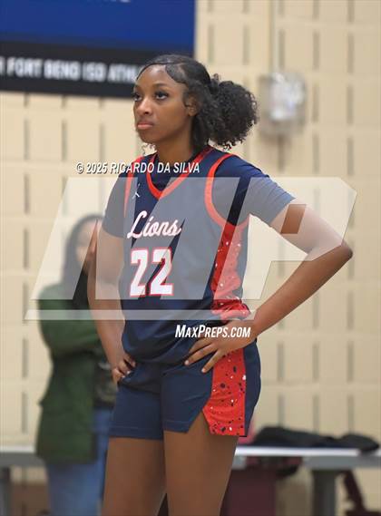 Thumbnail 1 in Alief Taylor vs. Fort Bend Hightower (UIL 6A D2 Basketball Regional Final) photogallery.