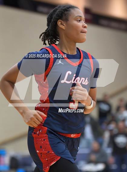 Thumbnail 2 in Alief Taylor vs. Fort Bend Hightower (UIL 6A D2 Basketball Regional Final) photogallery.