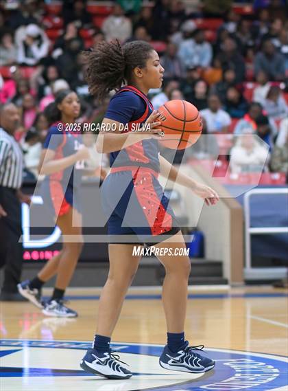 Thumbnail 2 in Alief Taylor vs. Fort Bend Hightower (UIL 6A D2 Basketball Regional Final) photogallery.