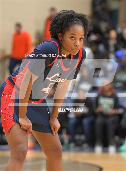 Thumbnail 3 in Alief Taylor vs. Fort Bend Hightower (UIL 6A D2 Basketball Regional Final) photogallery.