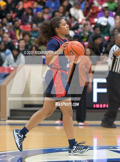 Thumbnail 1 in Alief Taylor vs. Fort Bend Hightower (UIL 6A D2 Basketball Regional Final) photogallery.