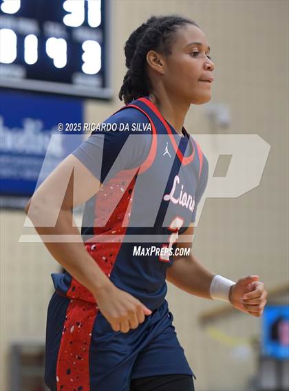 Thumbnail 1 in Alief Taylor vs. Fort Bend Hightower (UIL 6A D2 Basketball Regional Final) photogallery.