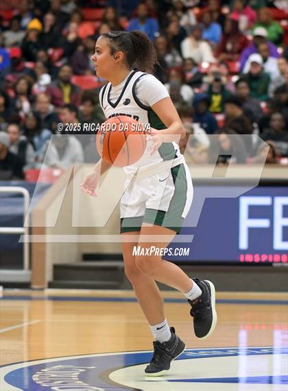 Thumbnail 3 in Alief Taylor vs. Fort Bend Hightower (UIL 6A D2 Basketball Regional Final) photogallery.
