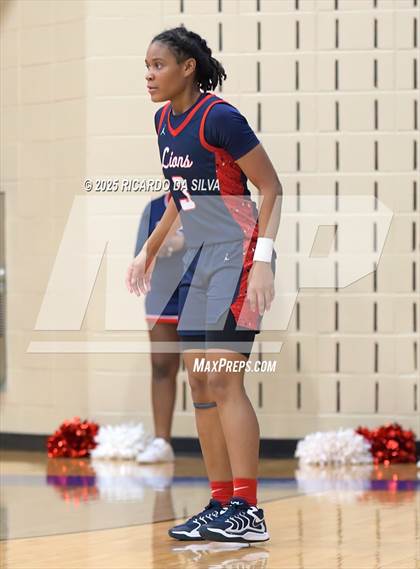 Thumbnail 3 in Alief Taylor vs. Fort Bend Hightower (UIL 6A D2 Basketball Regional Final) photogallery.