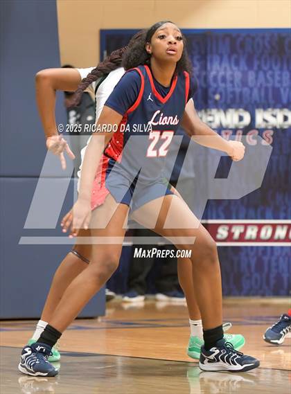 Thumbnail 2 in Alief Taylor vs. Fort Bend Hightower (UIL 6A D2 Basketball Regional Final) photogallery.