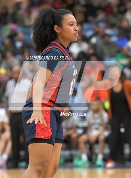 Thumbnail 1 in Alief Taylor vs. Fort Bend Hightower (UIL 6A D2 Basketball Regional Final) photogallery.