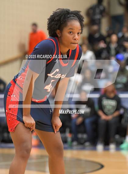 Thumbnail 2 in Alief Taylor vs. Fort Bend Hightower (UIL 6A D2 Basketball Regional Final) photogallery.