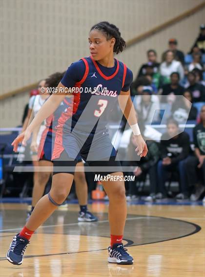 Thumbnail 1 in Alief Taylor vs. Fort Bend Hightower (UIL 6A D2 Basketball Regional Final) photogallery.