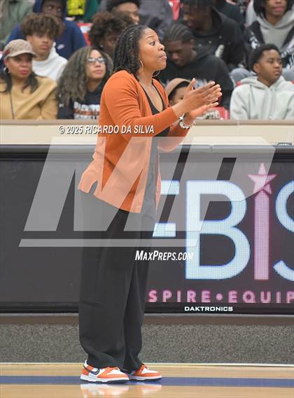 Thumbnail 3 in Alief Taylor vs. Fort Bend Hightower (UIL 6A D2 Basketball Regional Final) photogallery.