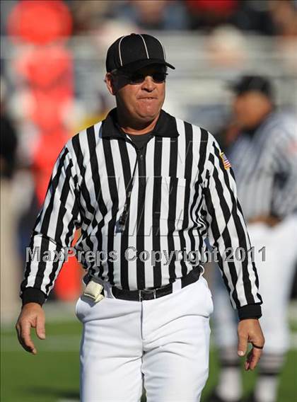 Thumbnail 2 in Hutto vs. Poteet (4A Region 2 Bi-District Playoffs) photogallery.