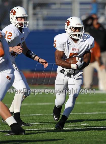 Thumbnail 1 in Hutto vs. Poteet (4A Region 2 Bi-District Playoffs) photogallery.