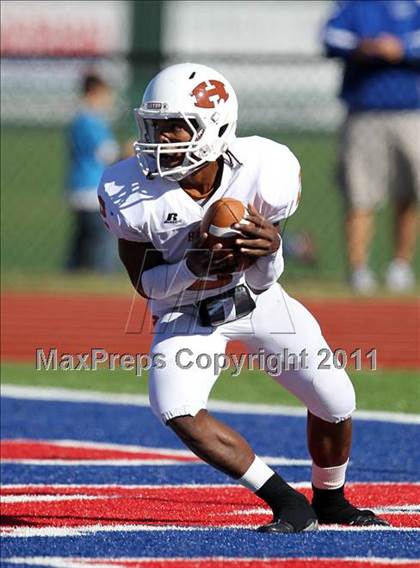 Thumbnail 3 in Hutto vs. Poteet (4A Region 2 Bi-District Playoffs) photogallery.