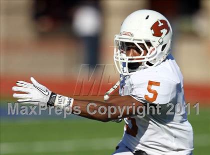 Thumbnail 3 in Hutto vs. Poteet (4A Region 2 Bi-District Playoffs) photogallery.