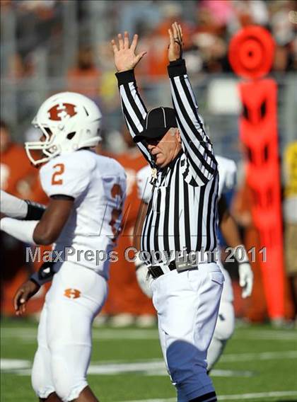 Thumbnail 1 in Hutto vs. Poteet (4A Region 2 Bi-District Playoffs) photogallery.