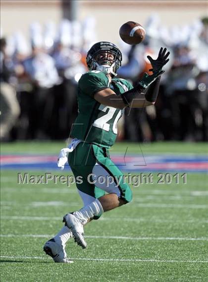 Thumbnail 2 in Hutto vs. Poteet (4A Region 2 Bi-District Playoffs) photogallery.