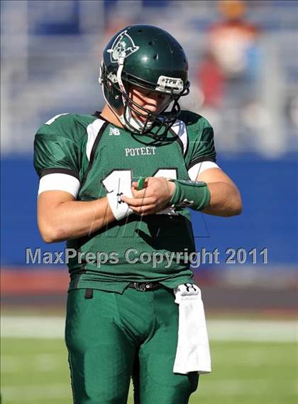 Thumbnail 3 in Hutto vs. Poteet (4A Region 2 Bi-District Playoffs) photogallery.