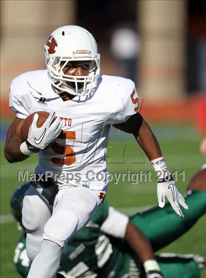 Thumbnail 1 in Hutto vs. Poteet (4A Region 2 Bi-District Playoffs) photogallery.