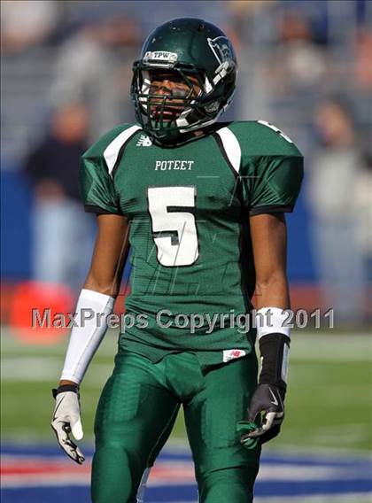 Thumbnail 1 in Hutto vs. Poteet (4A Region 2 Bi-District Playoffs) photogallery.