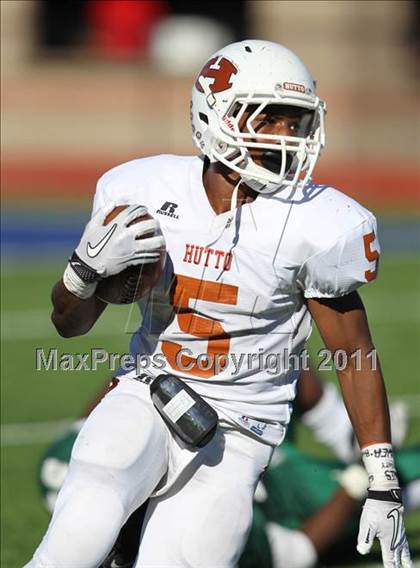 Thumbnail 1 in Hutto vs. Poteet (4A Region 2 Bi-District Playoffs) photogallery.