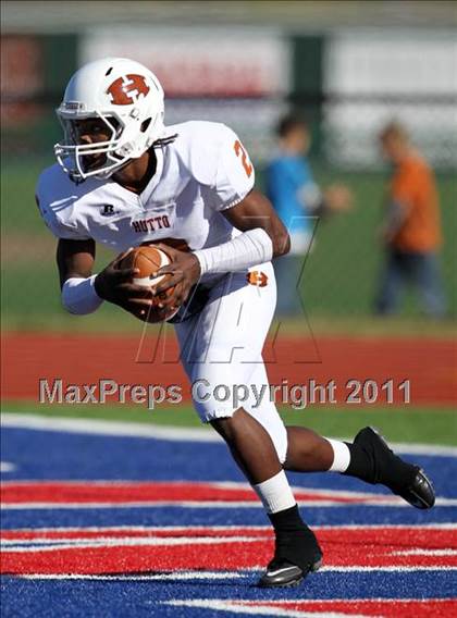 Thumbnail 2 in Hutto vs. Poteet (4A Region 2 Bi-District Playoffs) photogallery.